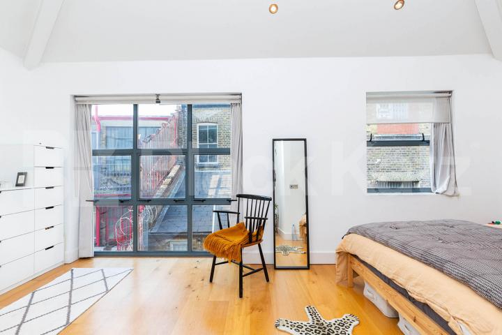 			Private roof terrace, Studio Apartment, 1 bath, 1 reception Apartment			 Bethnal Green Road, BETHNAL GREEN-HACKNEY-LONDON FIELDS